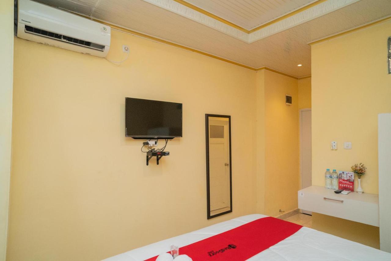 Reddoorz Plus Syariah Near Pasar Turi سورابايا المظهر الخارجي الصورة