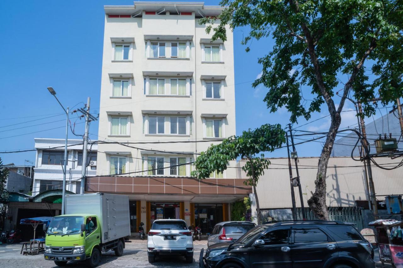 Reddoorz Plus Syariah Near Pasar Turi سورابايا المظهر الخارجي الصورة