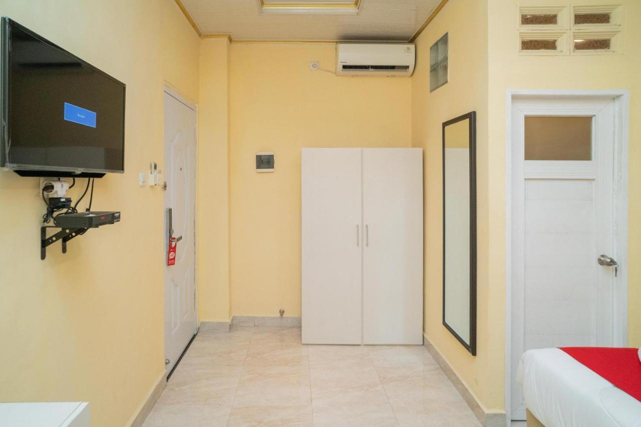 Reddoorz Plus Syariah Near Pasar Turi سورابايا المظهر الخارجي الصورة