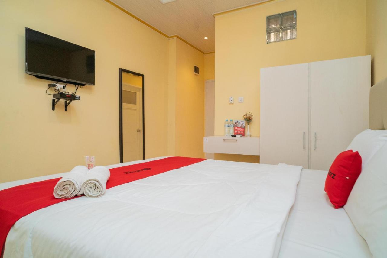 Reddoorz Plus Syariah Near Pasar Turi سورابايا المظهر الخارجي الصورة