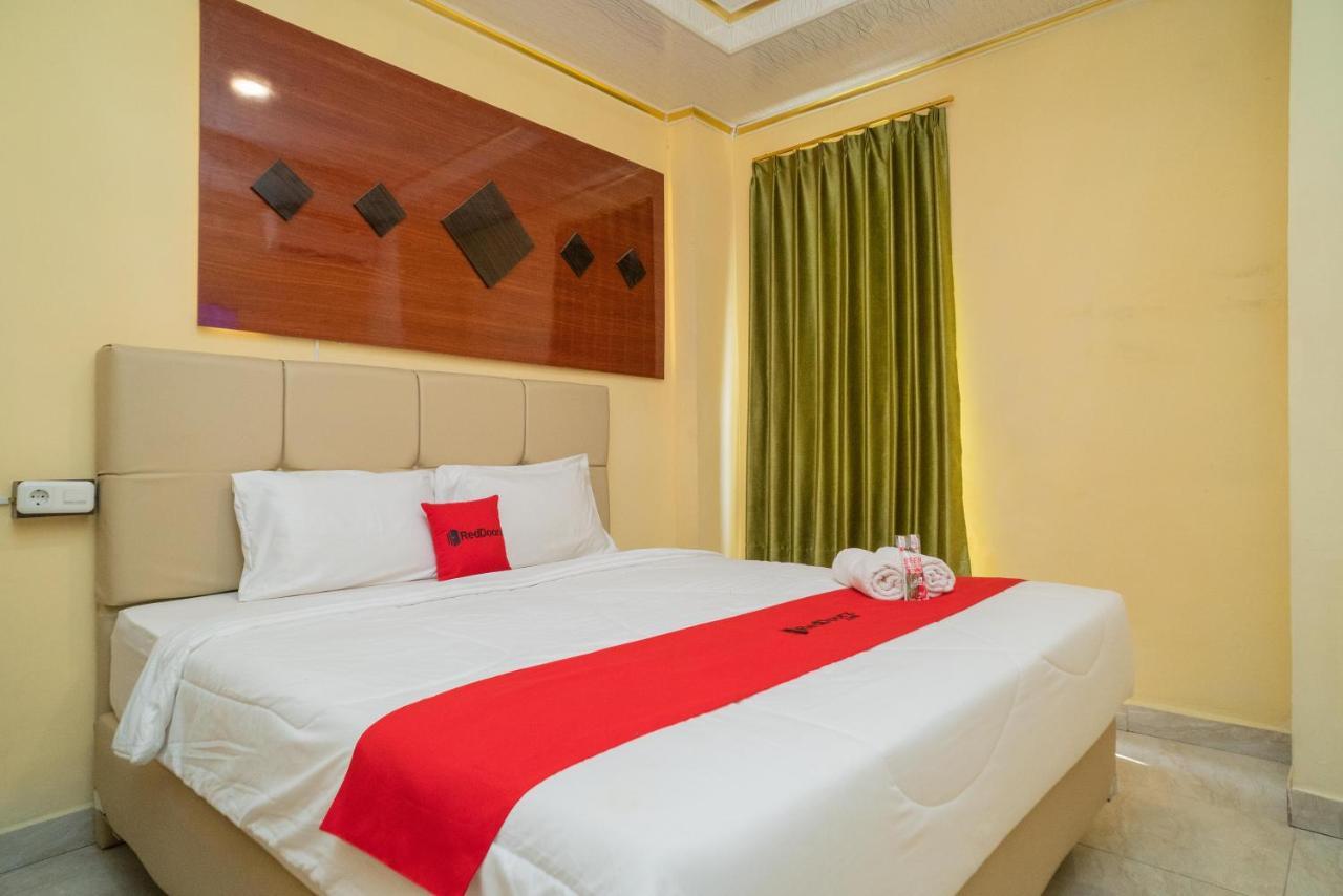 Reddoorz Plus Syariah Near Pasar Turi سورابايا المظهر الخارجي الصورة